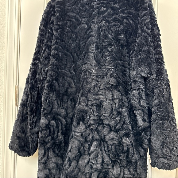 Adrienne Landau Women's Black Faux Fur Coat Rose Design Size M - Picture 9 of 13